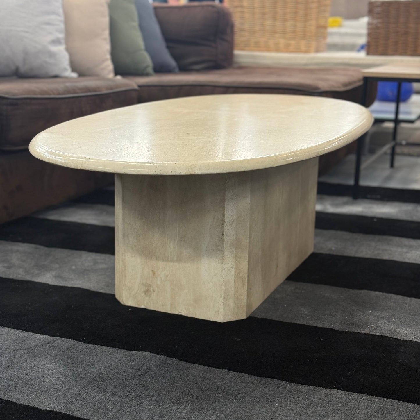 Table basse vintage en travertin