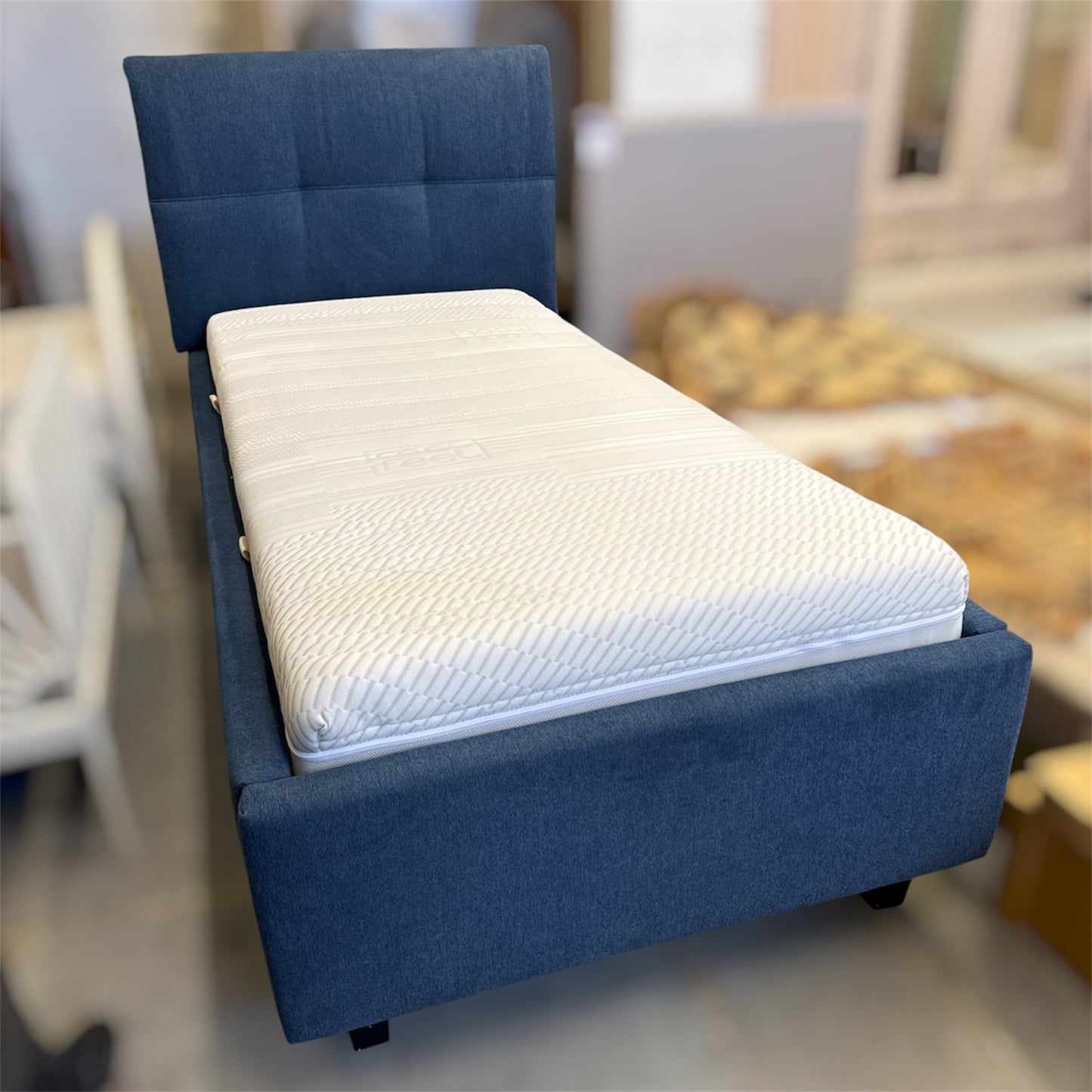 Lit à sommier électrique + matelas et télécommande sans fil