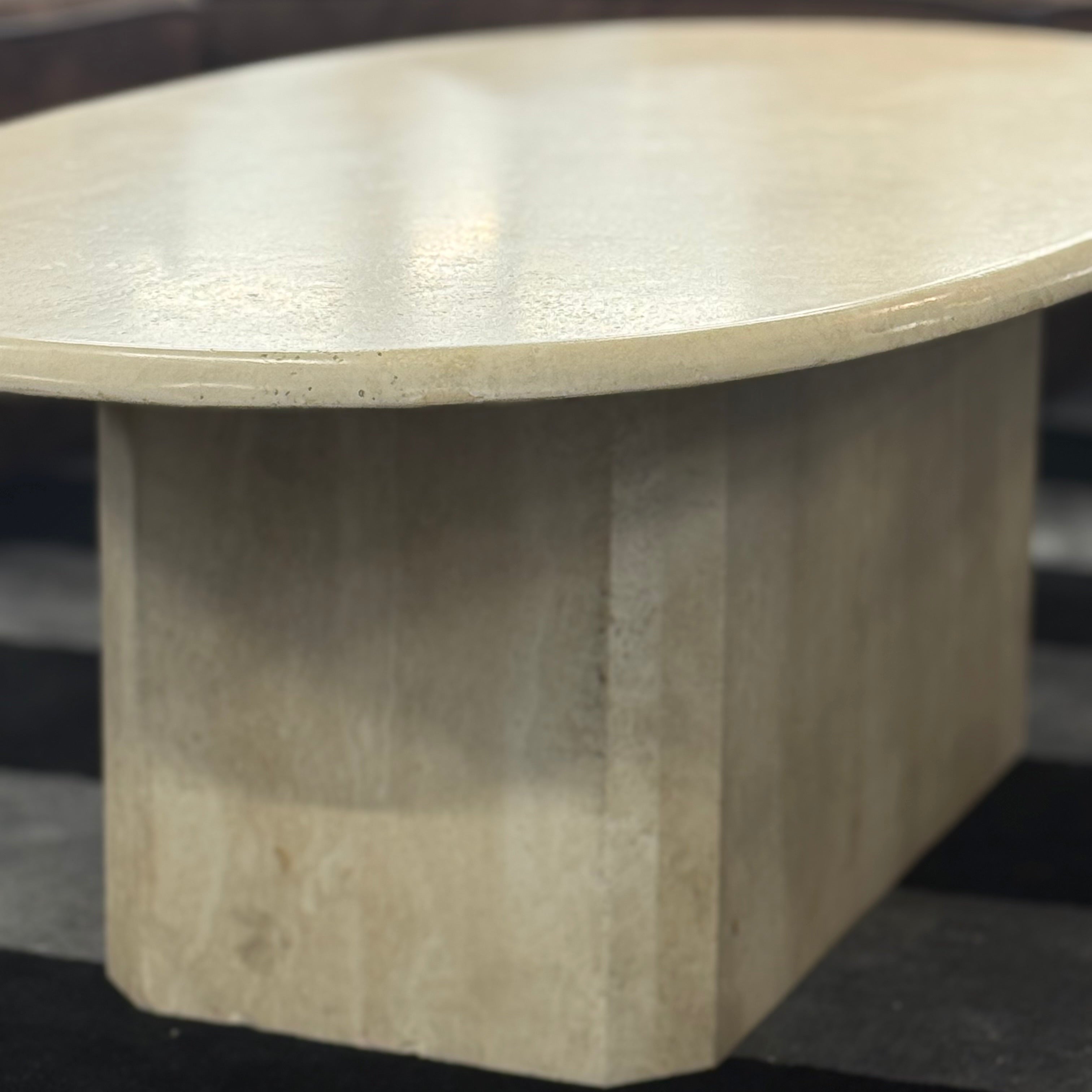 Table basse vintage en travertin