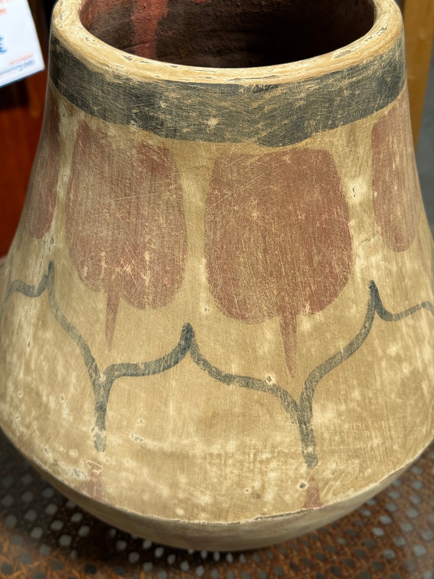 Vase indonésien en céramique peinte