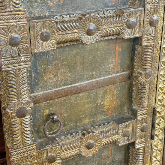 Armoire indienne en bois sculpté