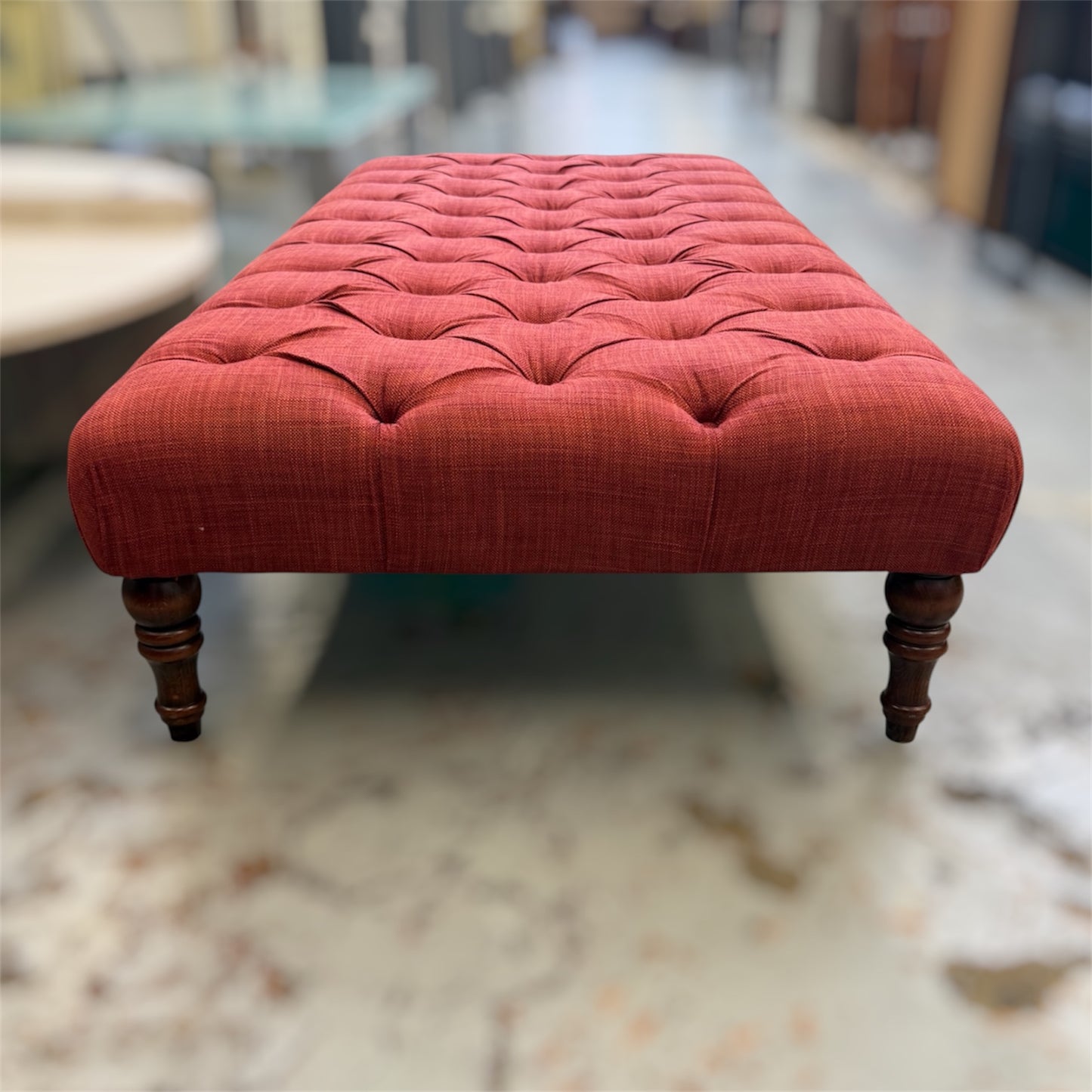 Banquette repose-pieds capitonnée