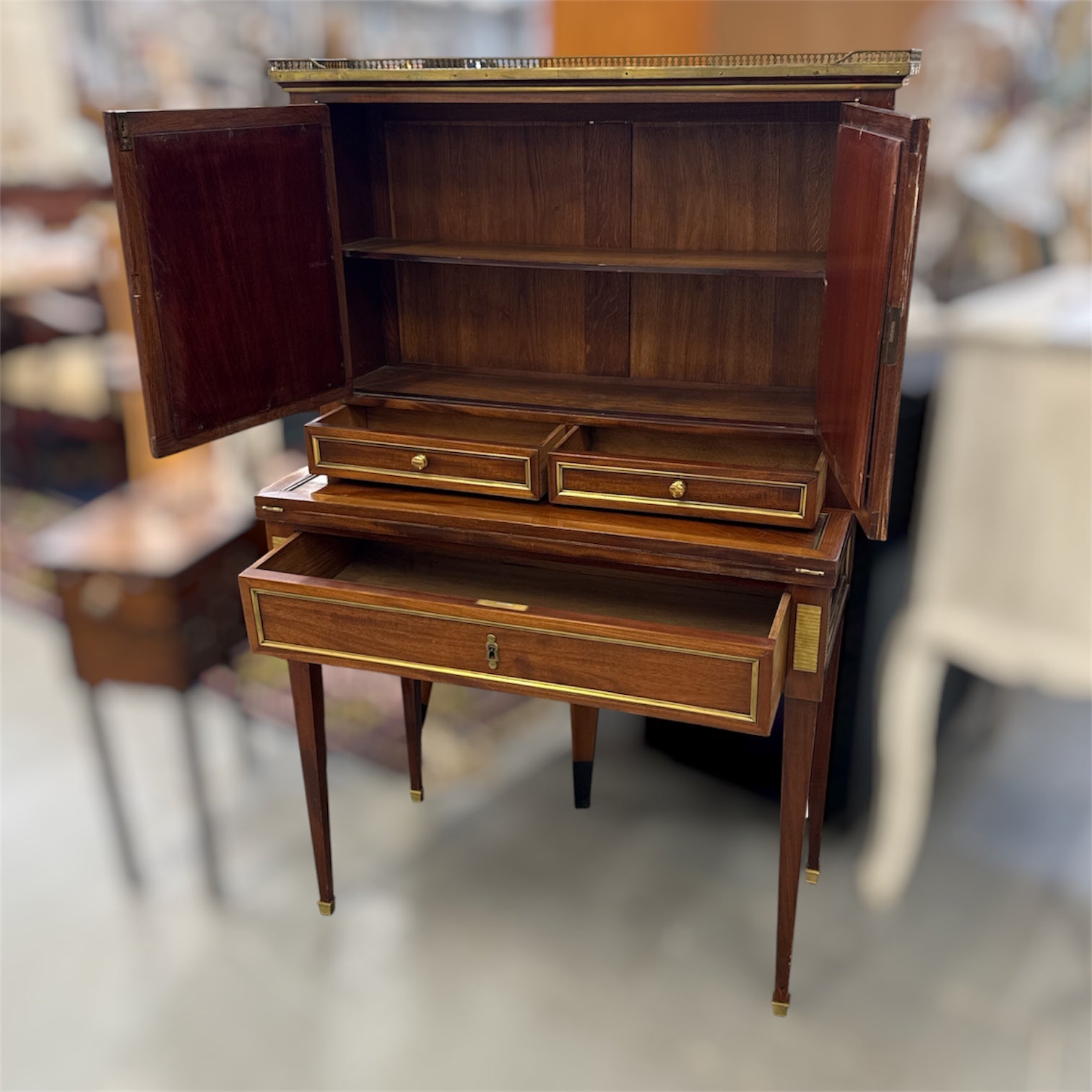 Bonheur du jour style Louis XVI