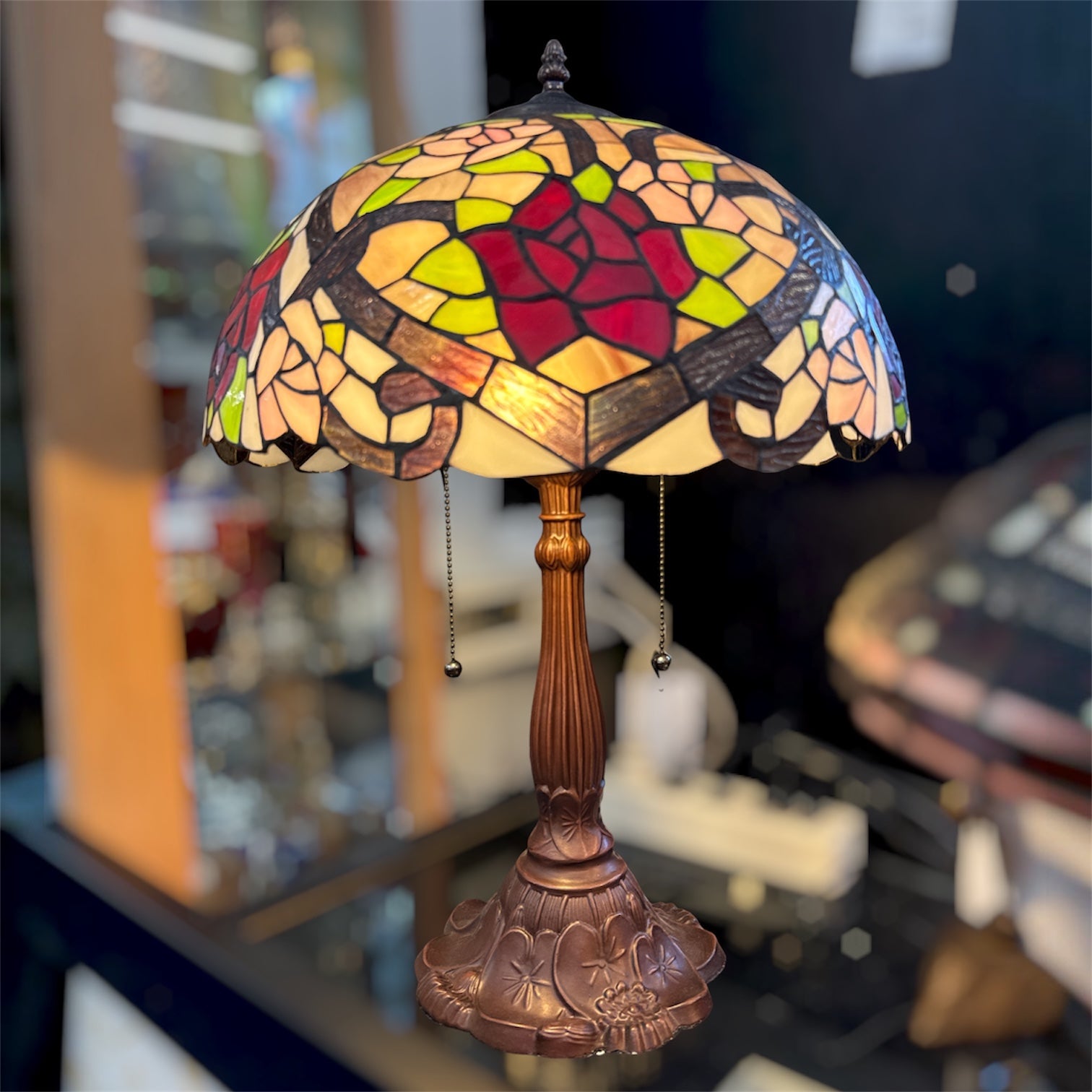 Lampe de table style Tiffany motif rose