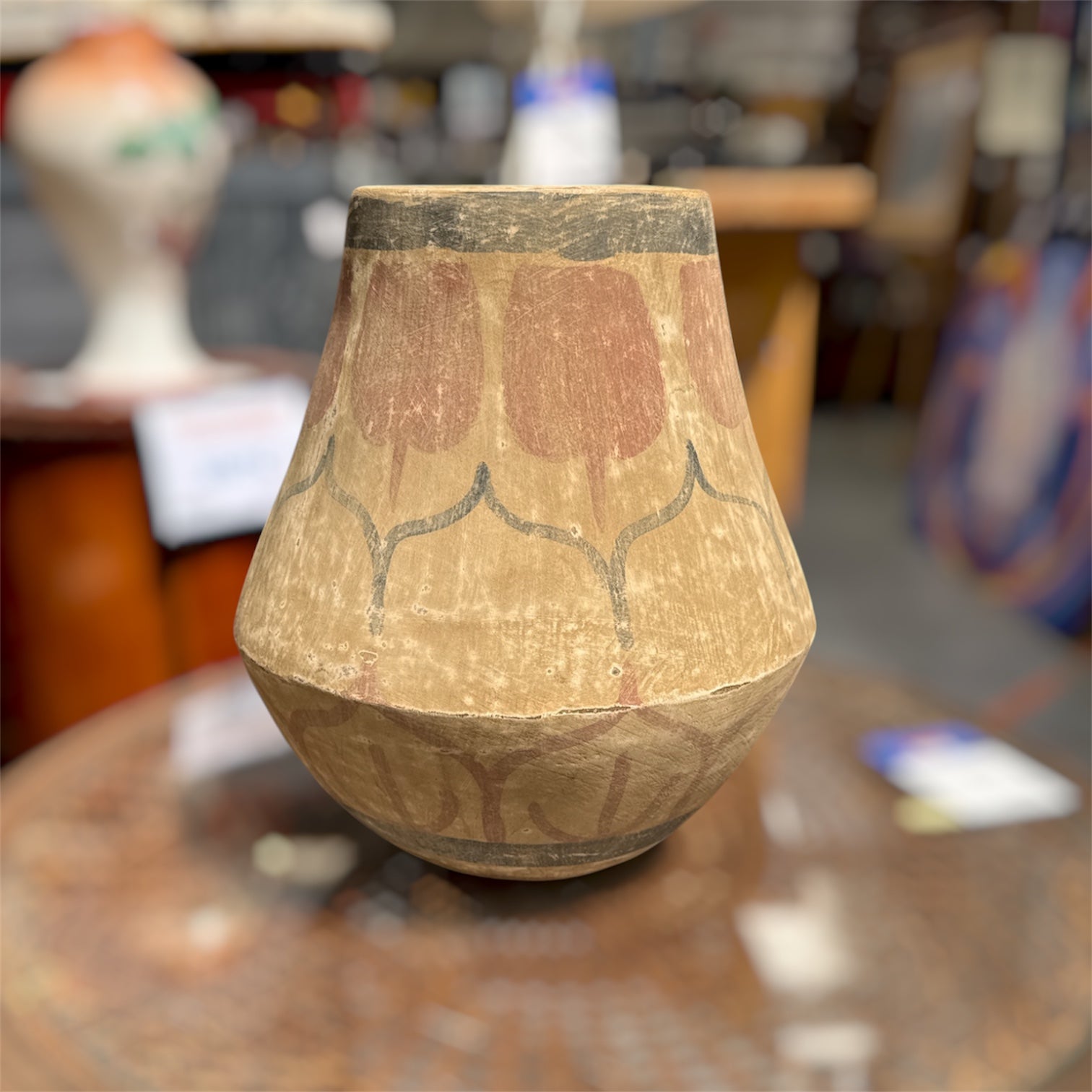 Vase indonésien en céramique peinte