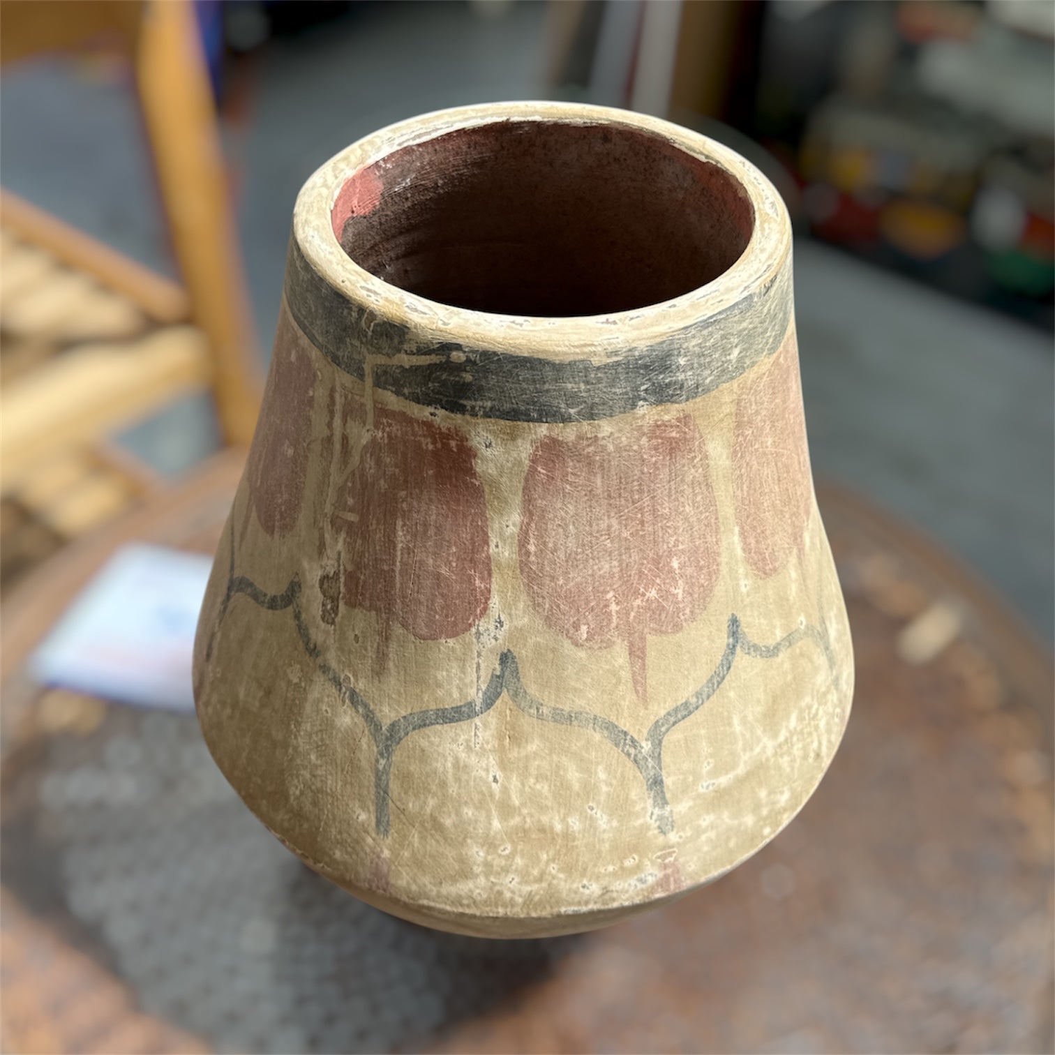 Vase indonésien en céramique peinte