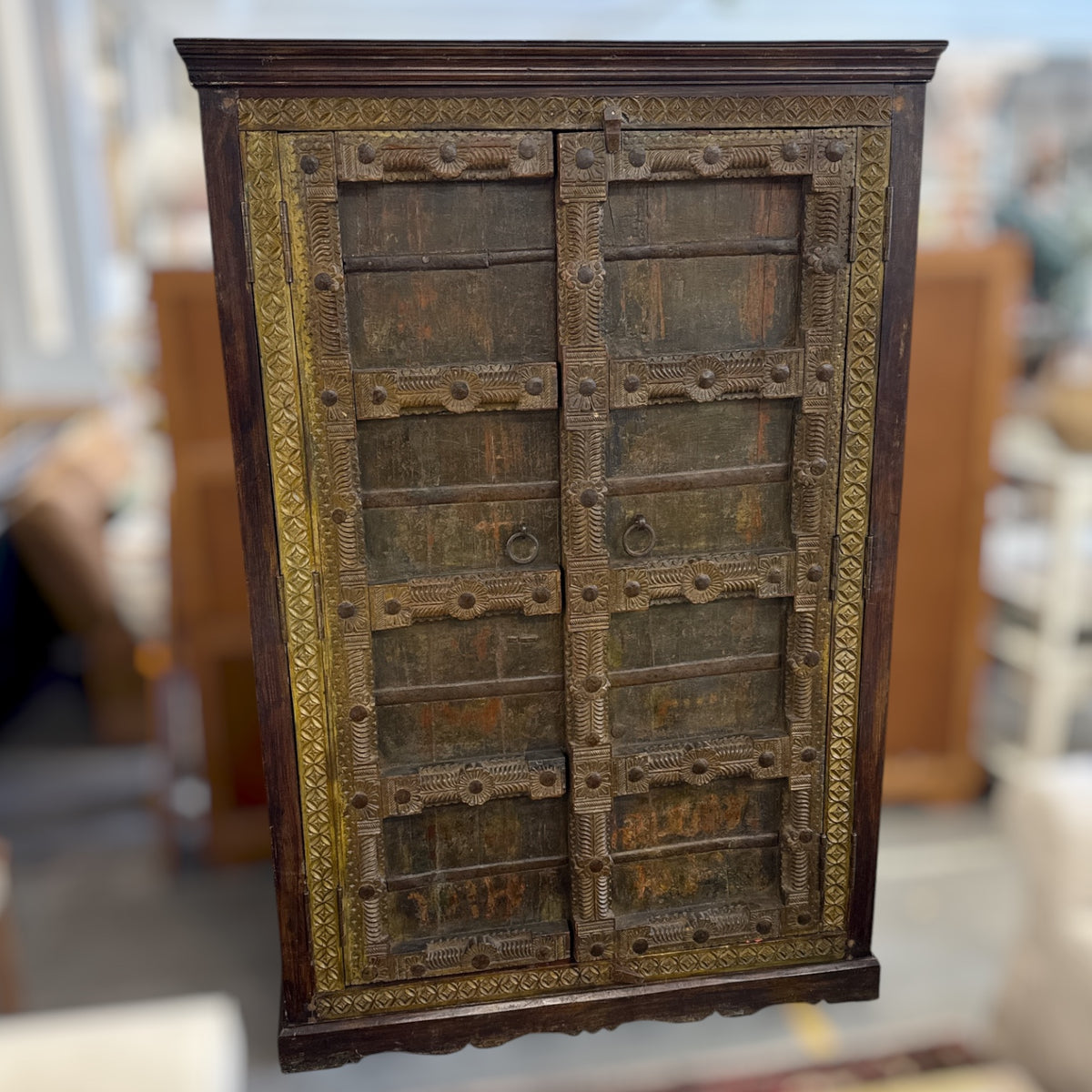 Armoire indienne en bois sculpté