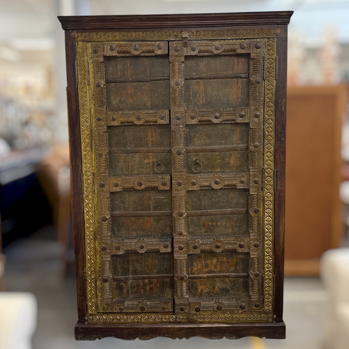 Armoire indienne en bois sculpté
